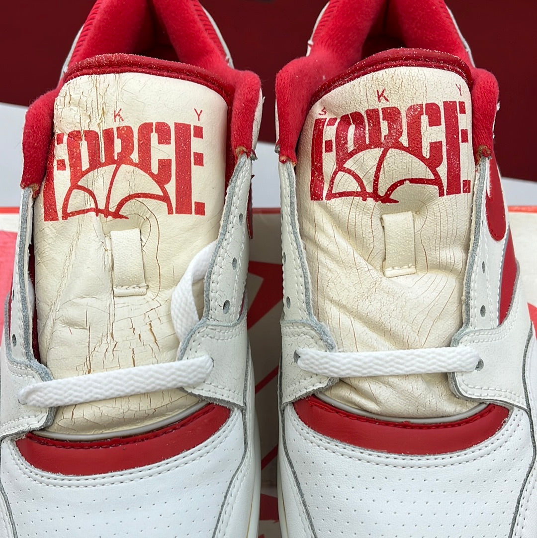 SZ 9 Men. 1988 Nike Sky Force Low.