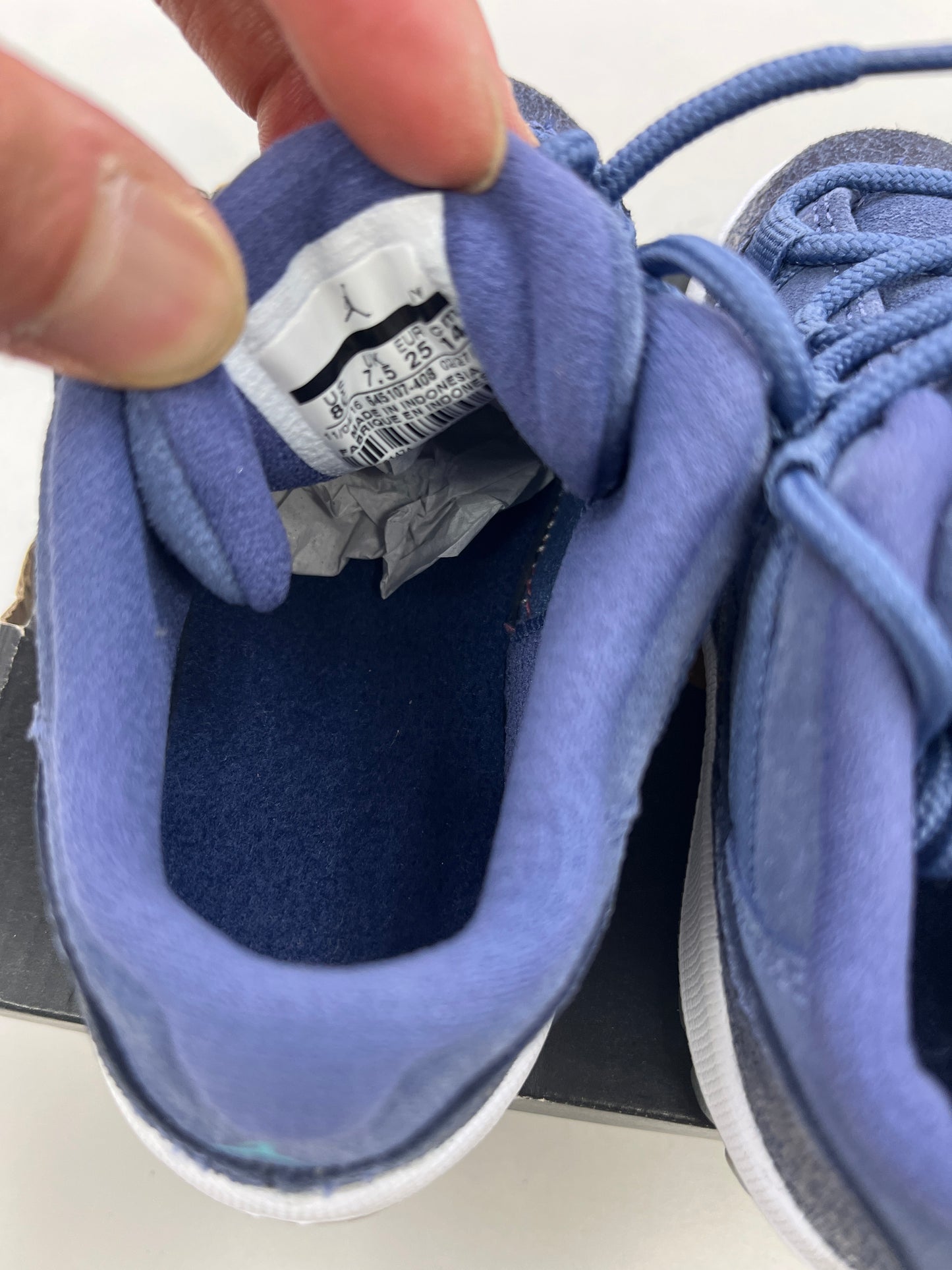 SZ 8C. Used 2016 Jordan 11 retro Blue Moon.