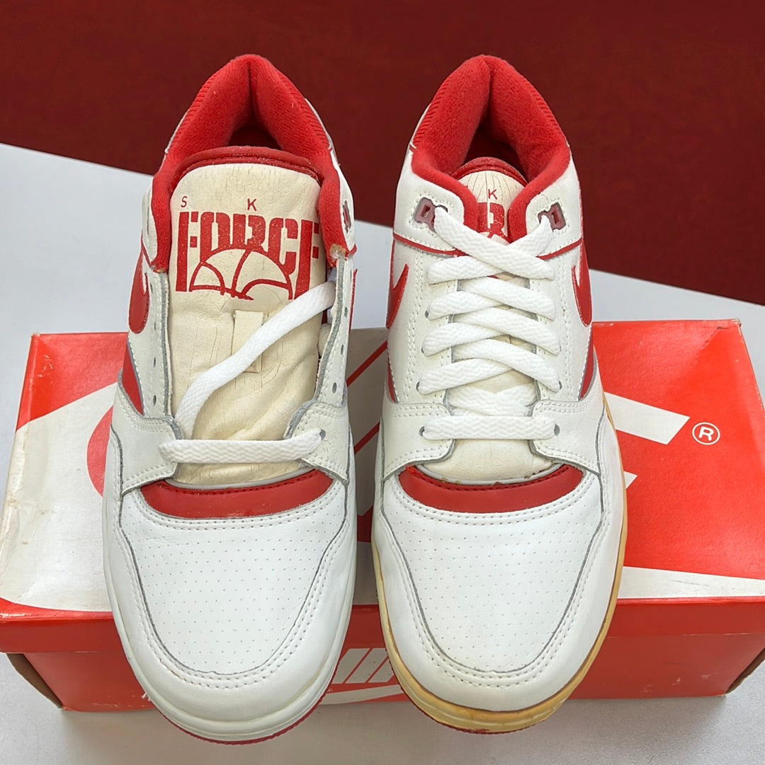 SZ 8.5 men. 1988 Nike Sky Force Low.