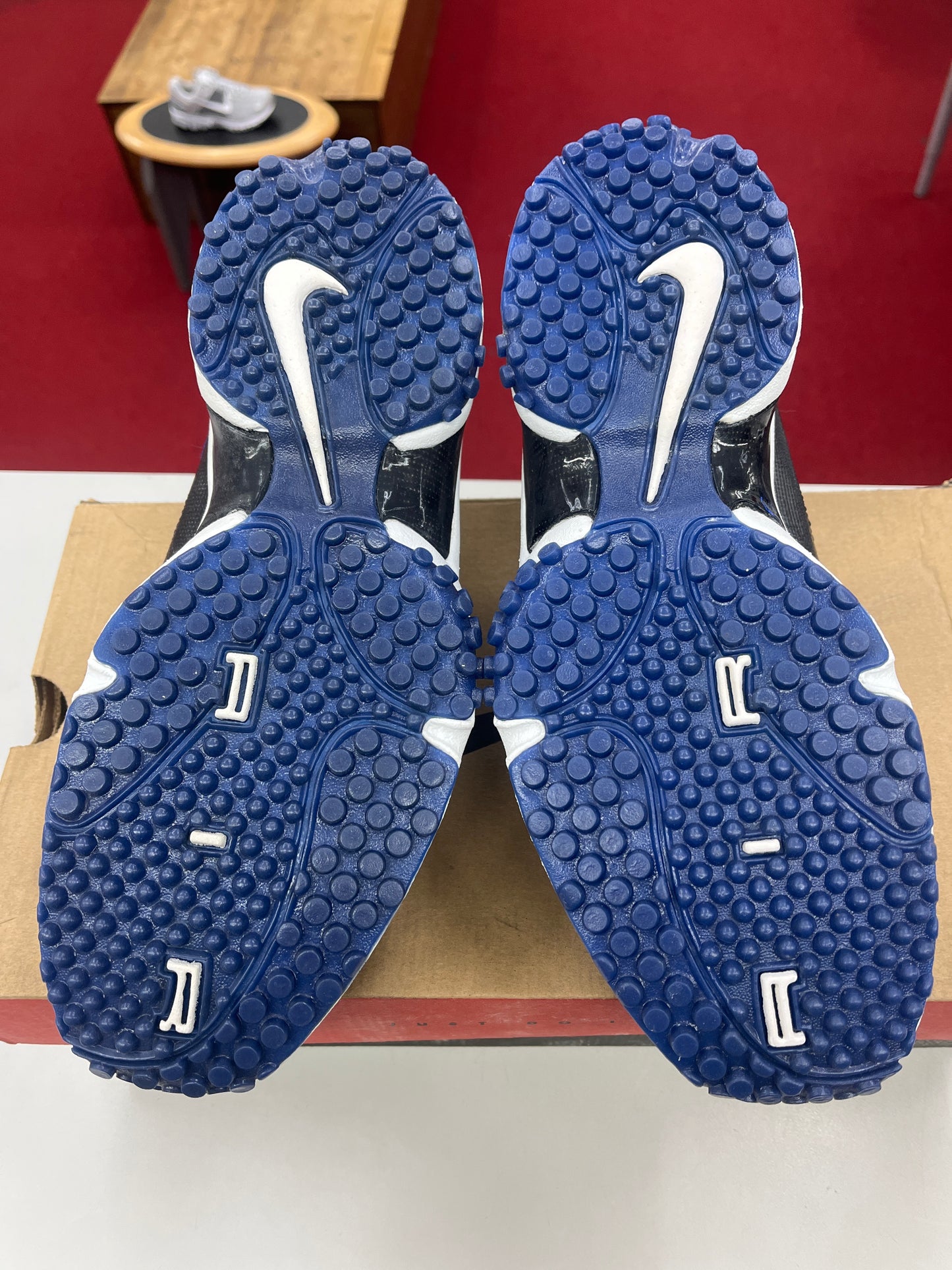 SZ 11.5 Men. 1996 Nike Air Turf Raider Low Royal.