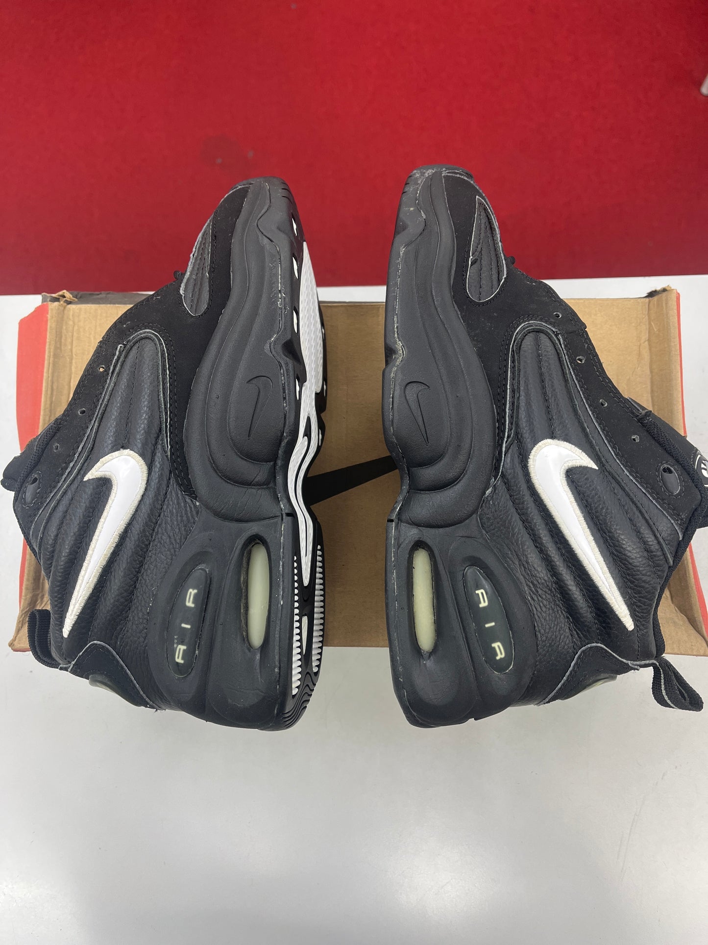 SZ 9 Men. 1997 Nike Air Pure Uptempo.