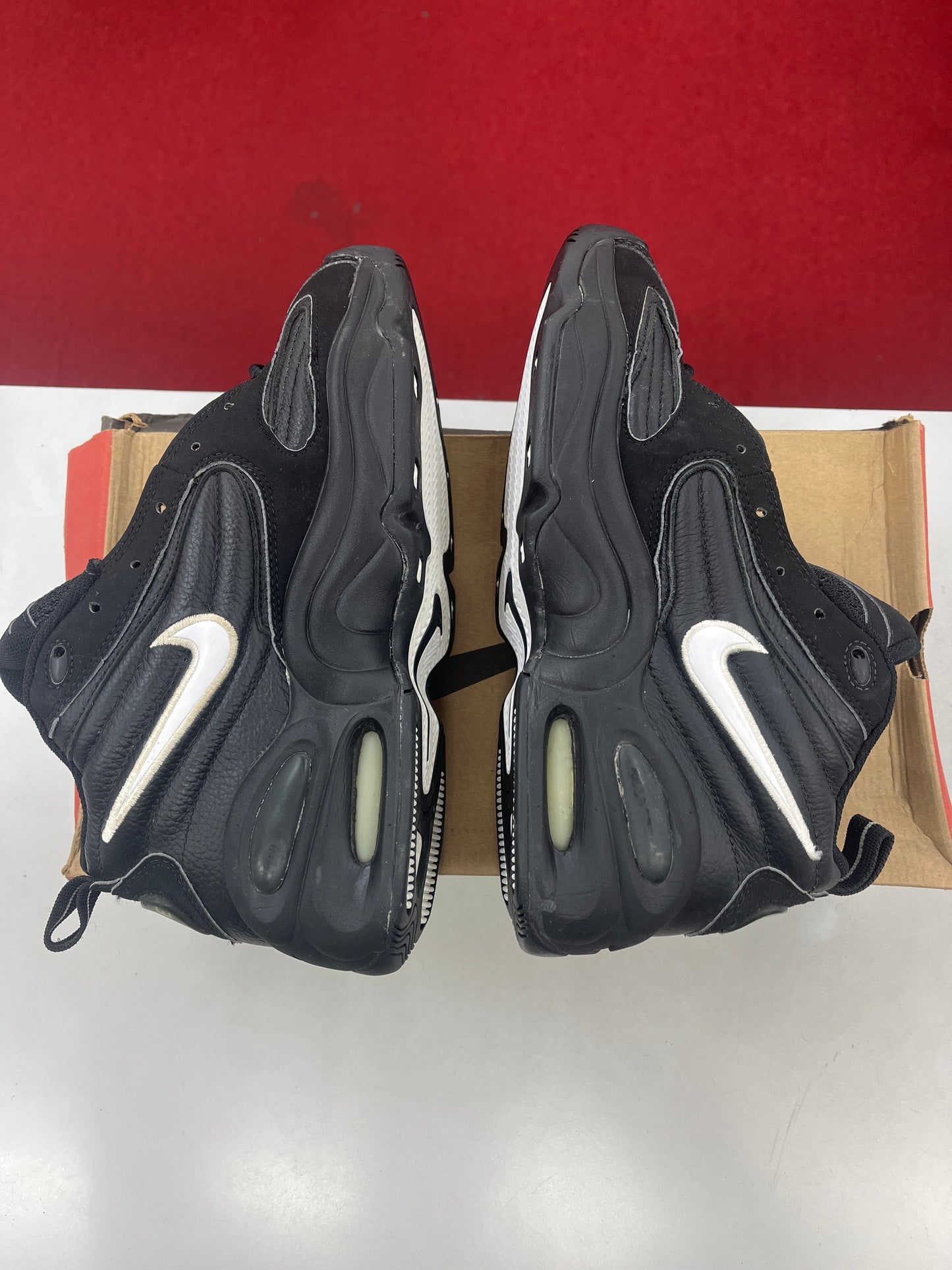 SZ 9 Men. 1997 Nike Air Pure Uptempo.