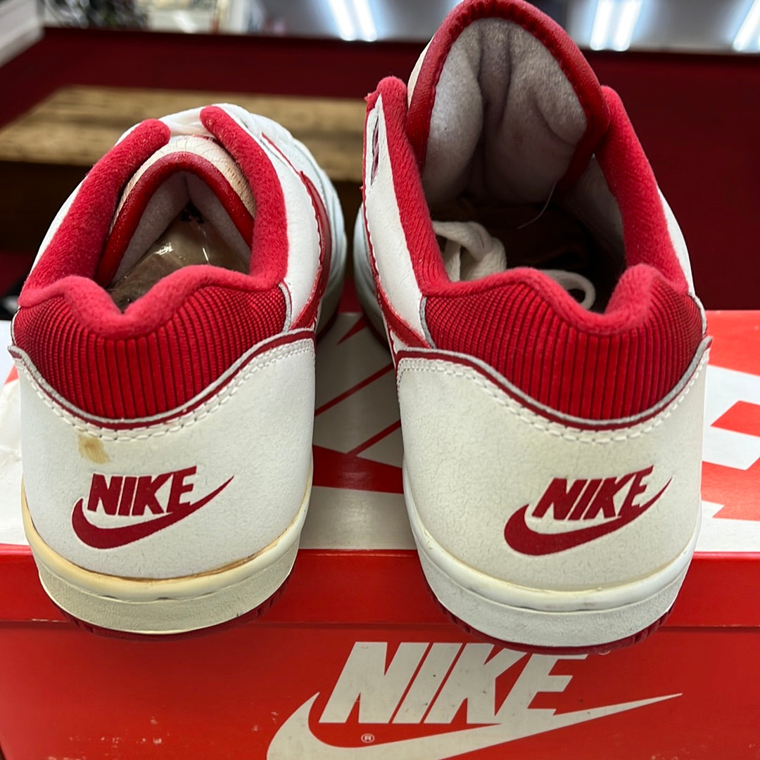 SZ 8.5 men. 1988 Nike Sky Force Low.