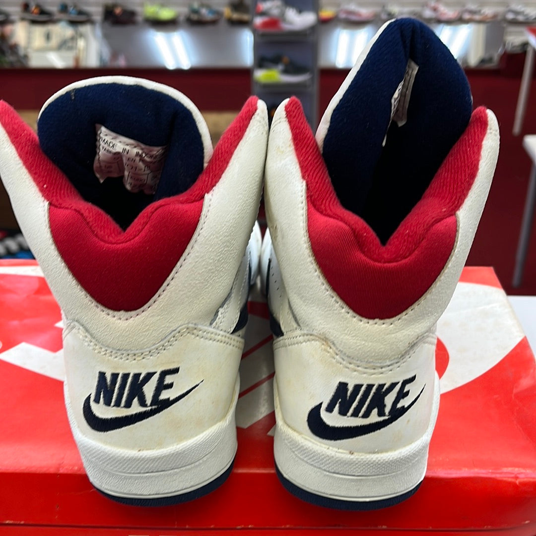 SZ 9 Men. 1991 Nike Court Force Mid.