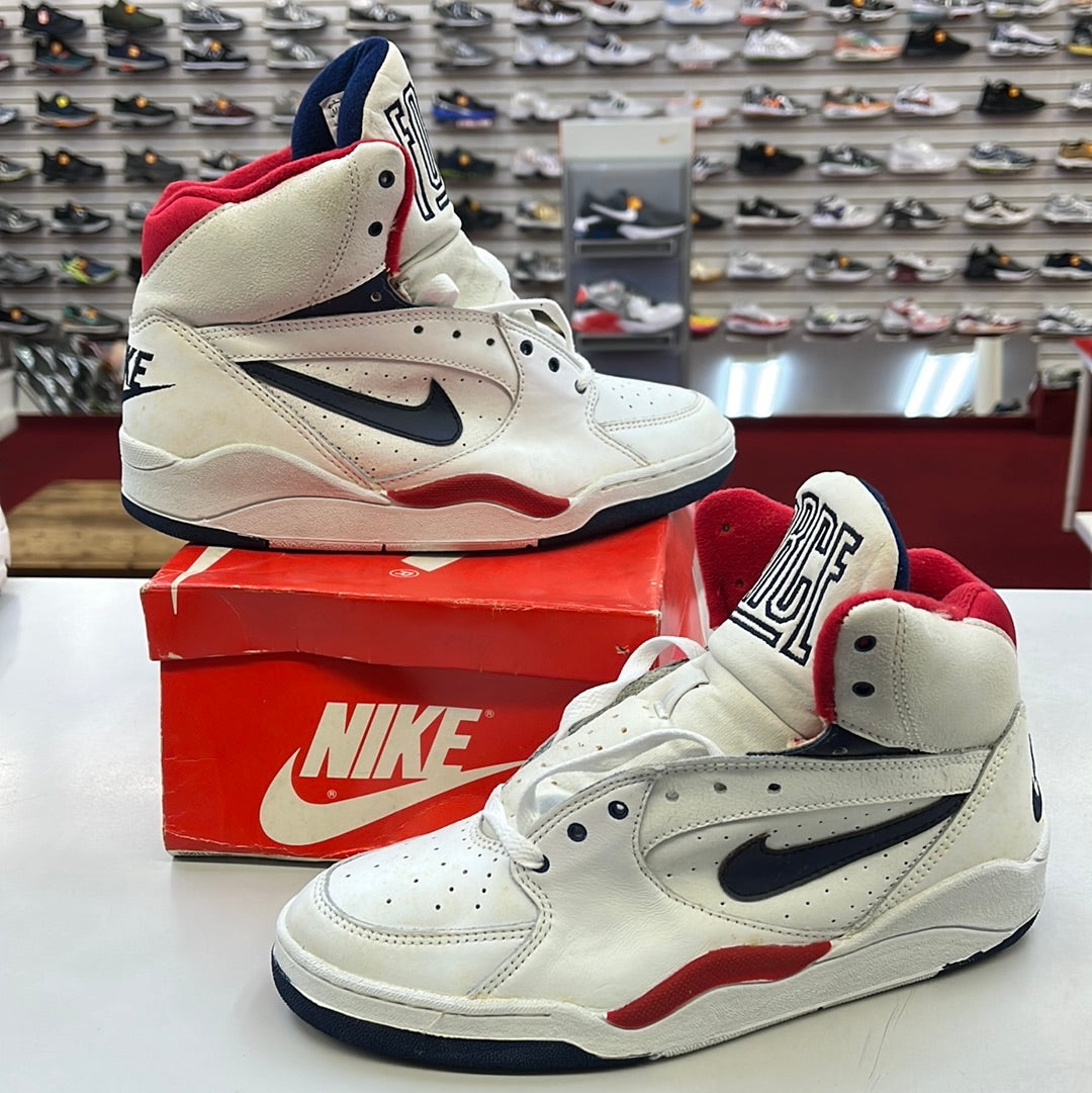 SZ 9 Men. 1991 Nike Court Force Mid.