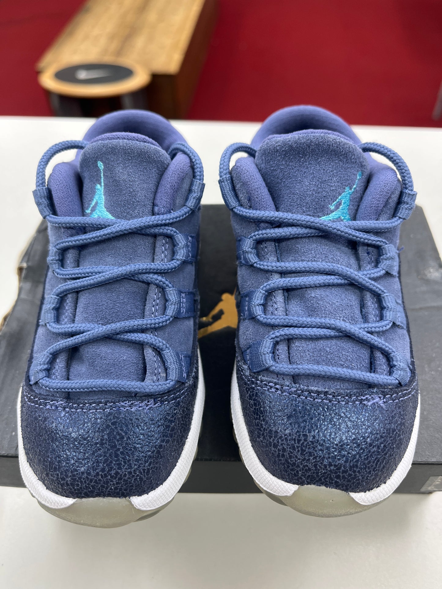SZ 8C. Used 2016 Jordan 11 retro Blue Moon.