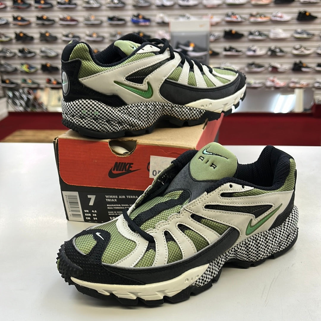 SZ 7 Women. 1998 Nike Air Terra Triax.