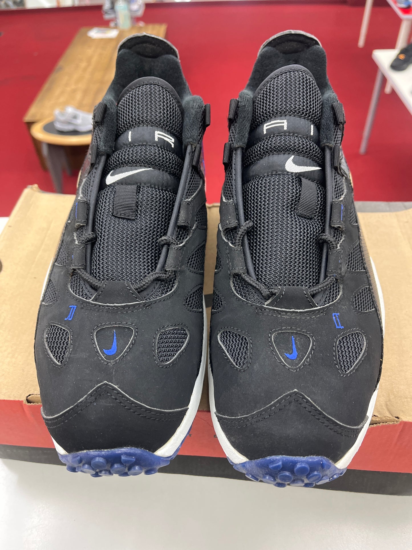 SZ 11 Men. 1996 Nike Air Turf Raider Low Royal.