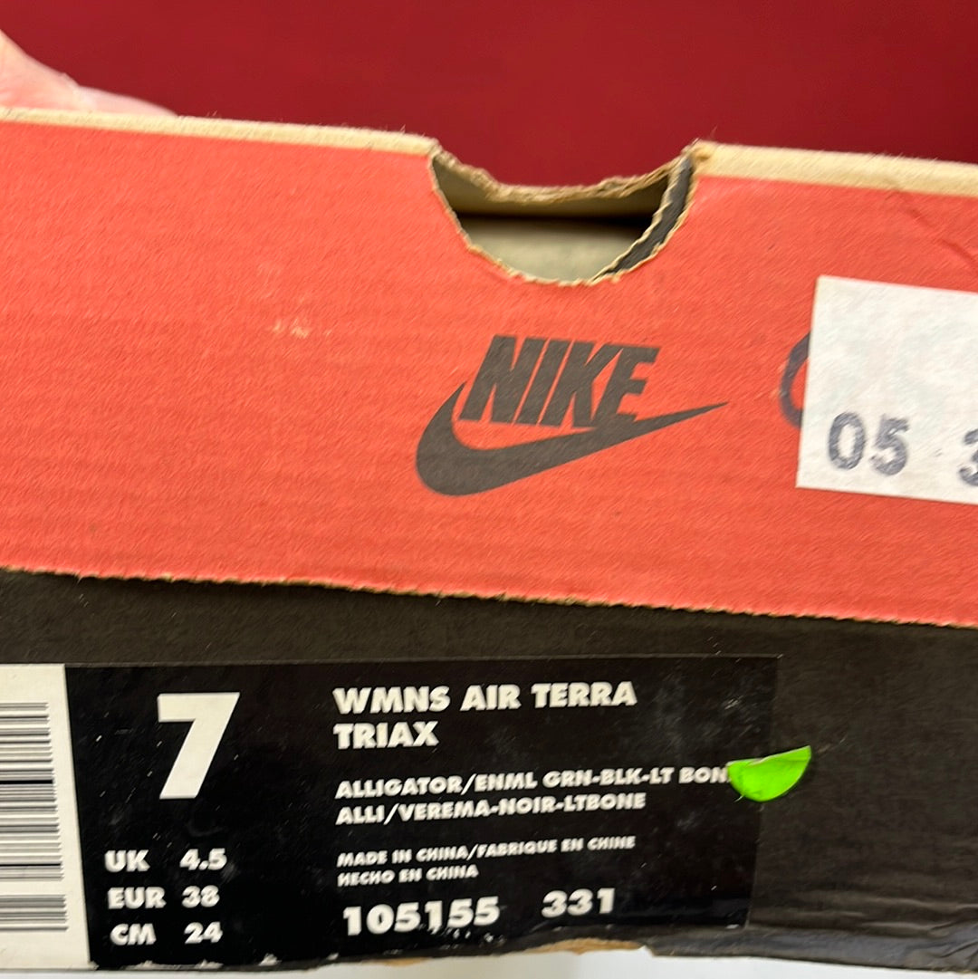 SZ 7 Women. 1998 Nike Air Terra Triax.