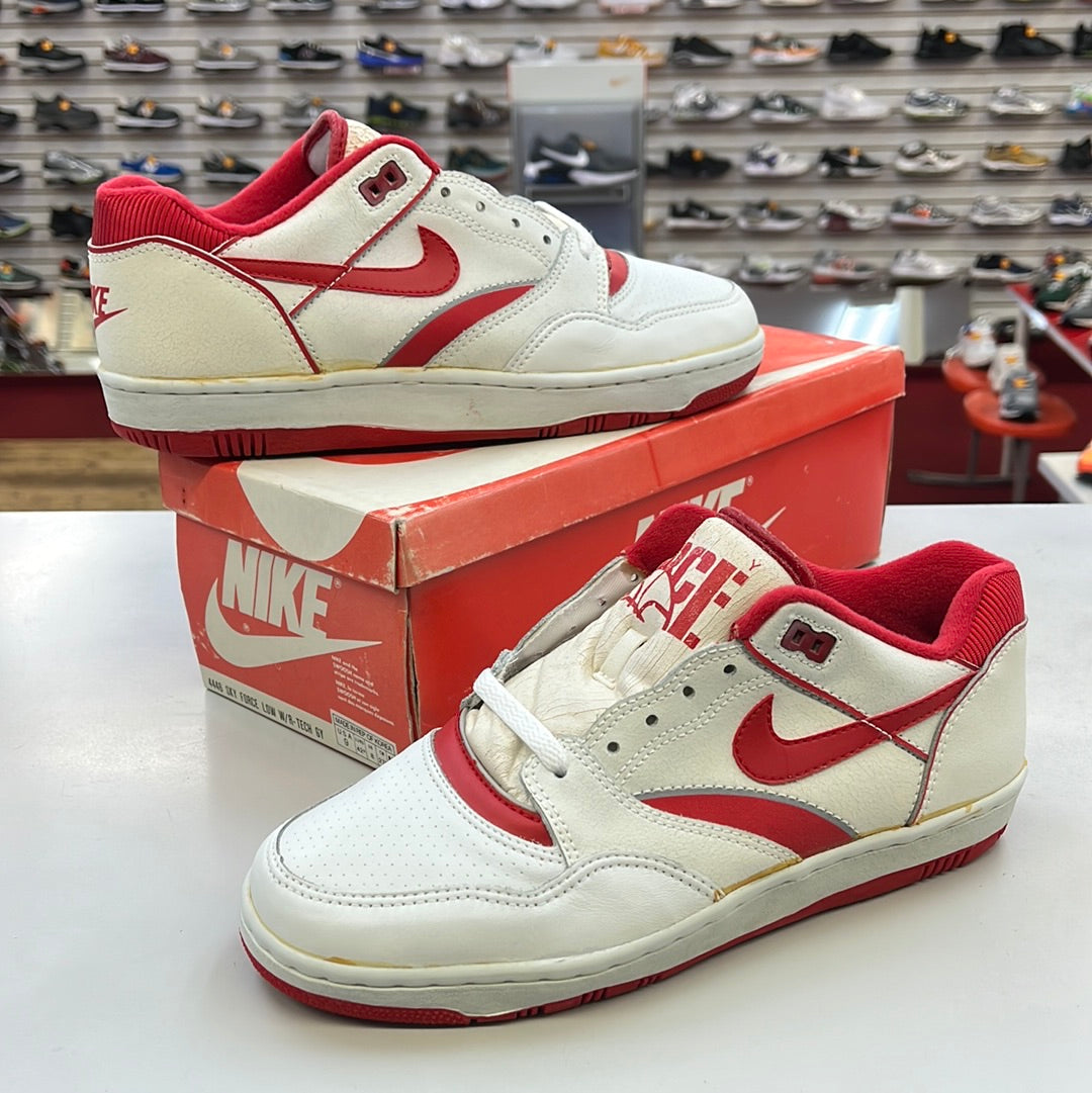 SZ 9 Men. 1988 Nike Sky Force Low.