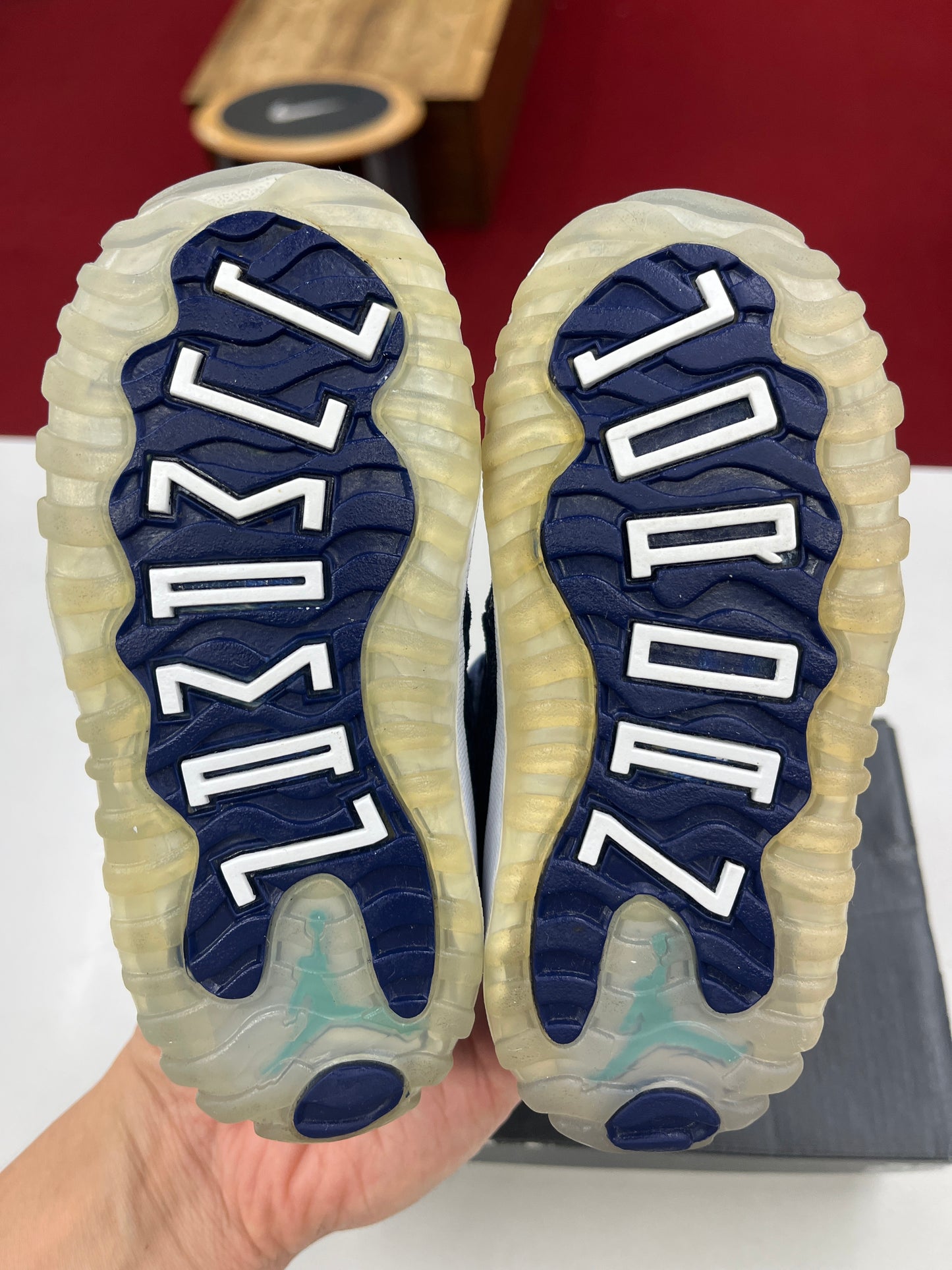 SZ 8C. Used 2016 Jordan 11 retro Blue Moon.