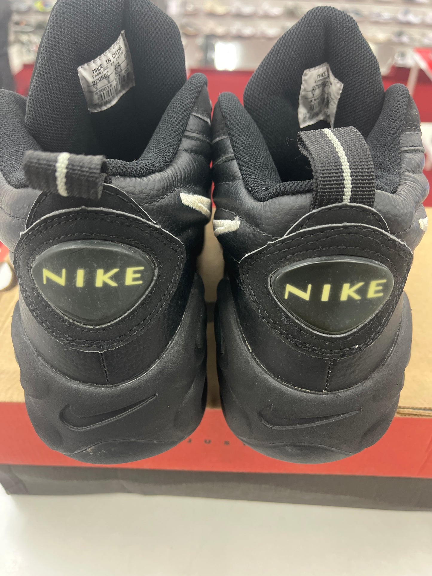 SZ 9 Men. 1997 Nike Air Pure Uptempo.