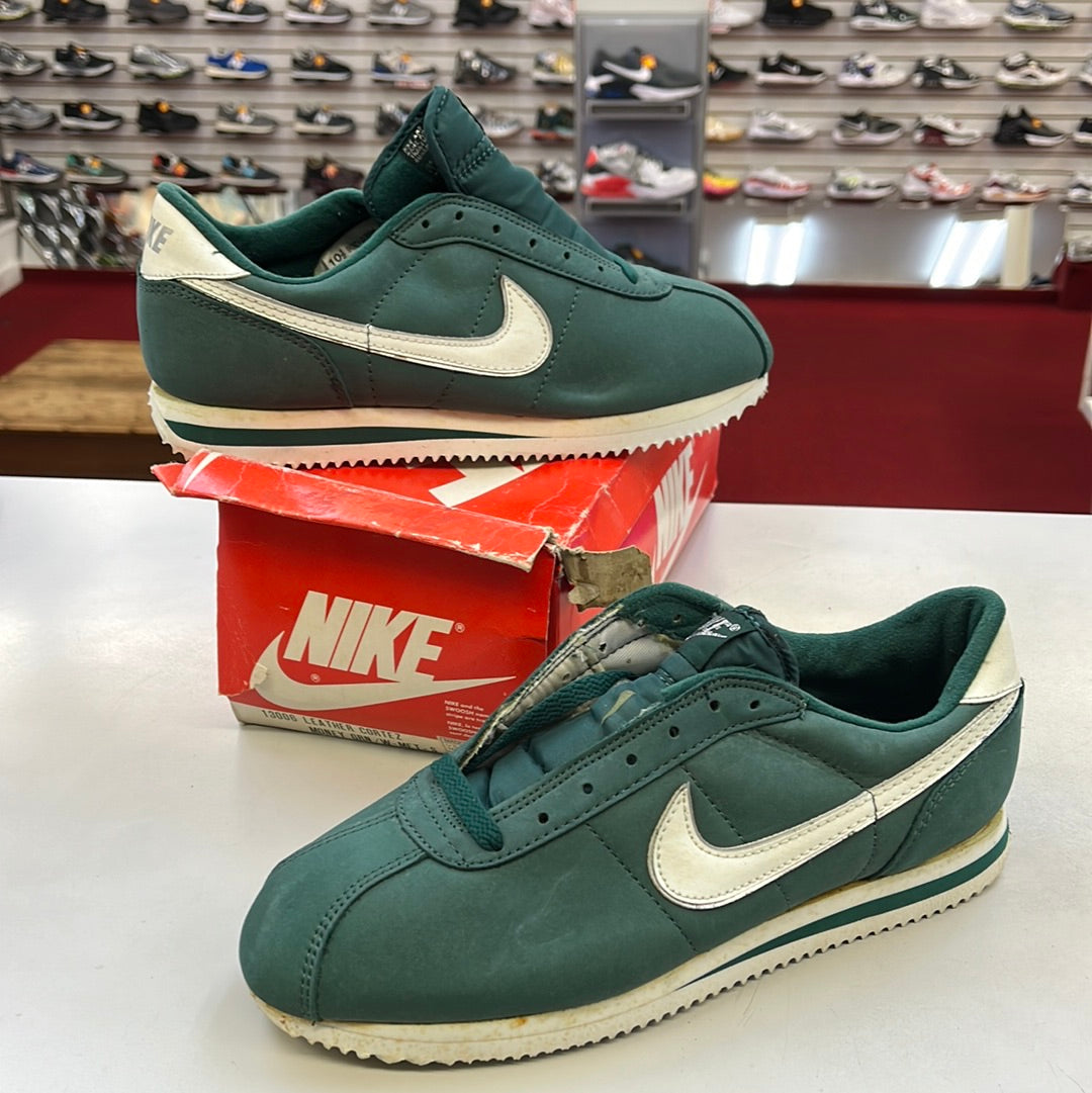 SZ 10.5 men. 1990 Nike Leather Cortez Money Green.