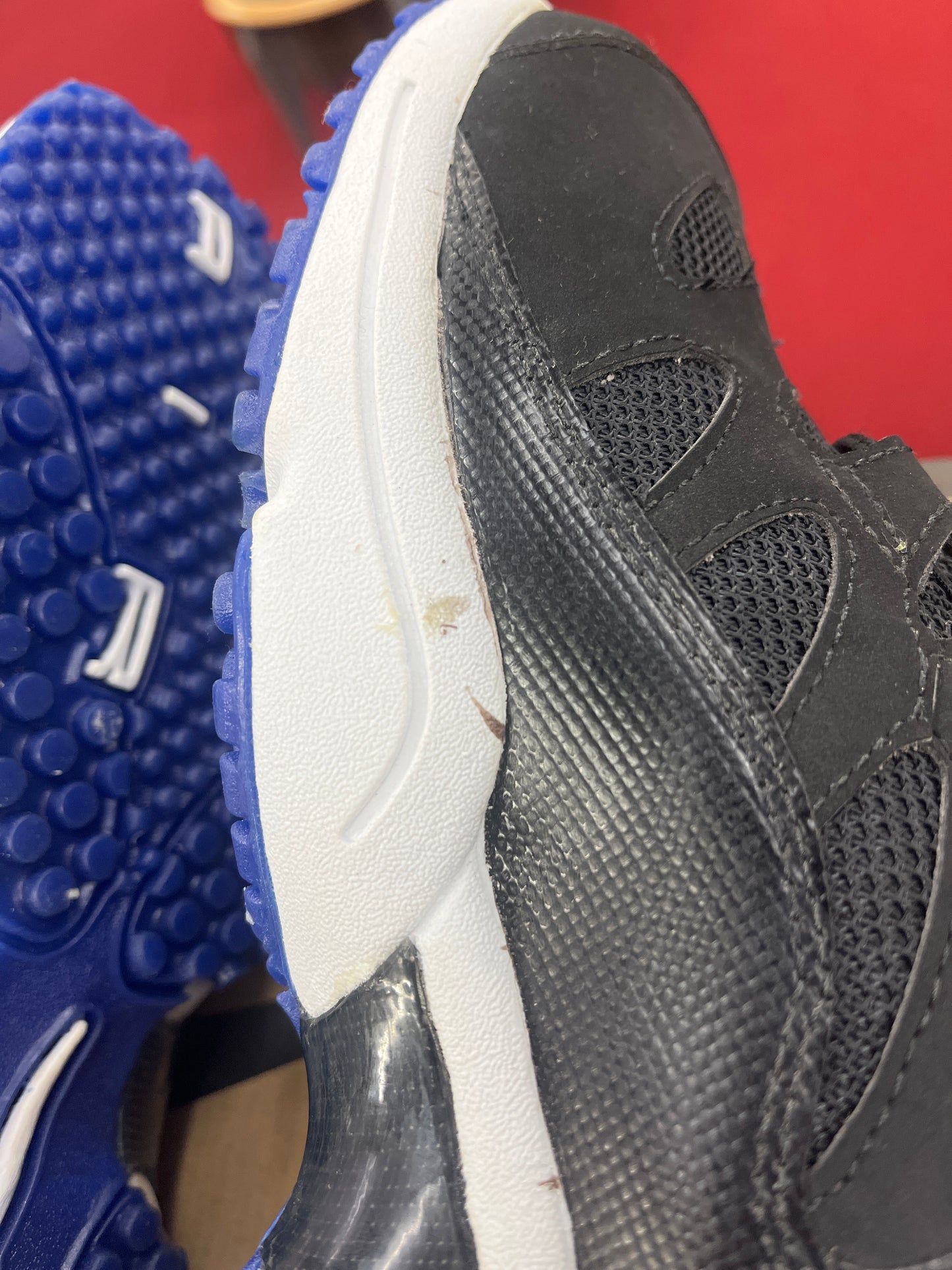 SZ 12 Men. 1996 Nike Air Turf Raider Low Royal.