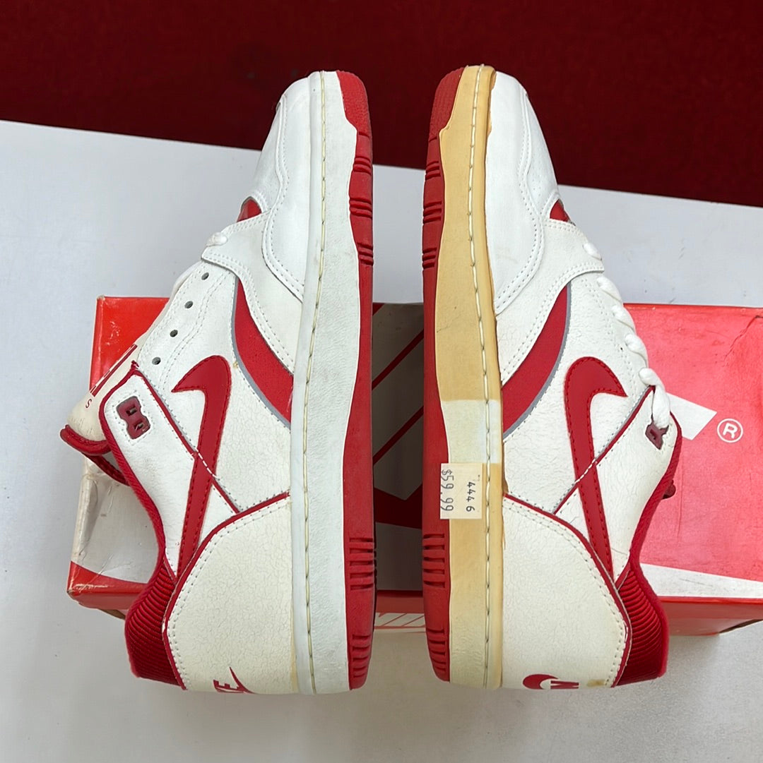 SZ 8.5 men. 1988 Nike Sky Force Low.