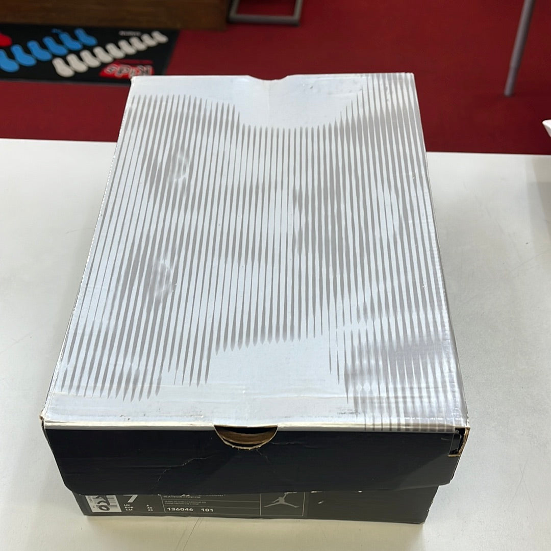 SZ 7 Men. 2000 Jordan XI Concord.