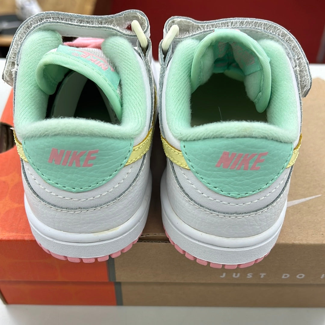 SZ 7C. 2005 Baby Nike Dunk.