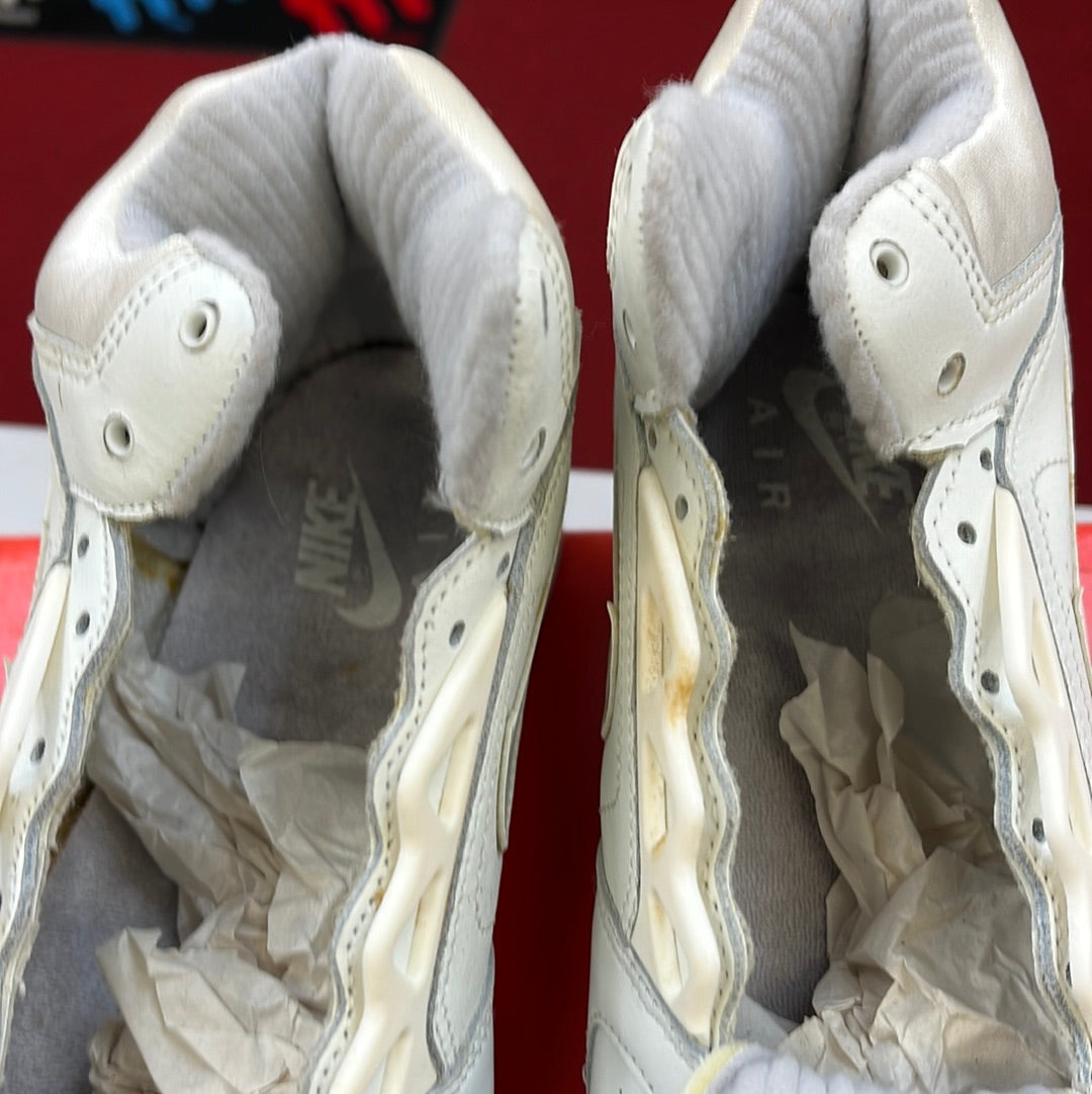 SZ 9 men. 1990 Nike Air Sabre Flight.