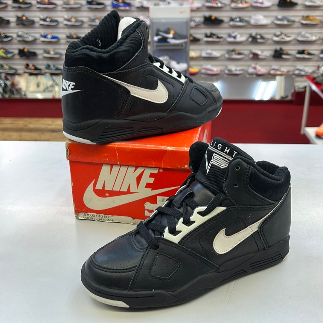 SZ 3Y. 1991 Nike Sabre Flight.