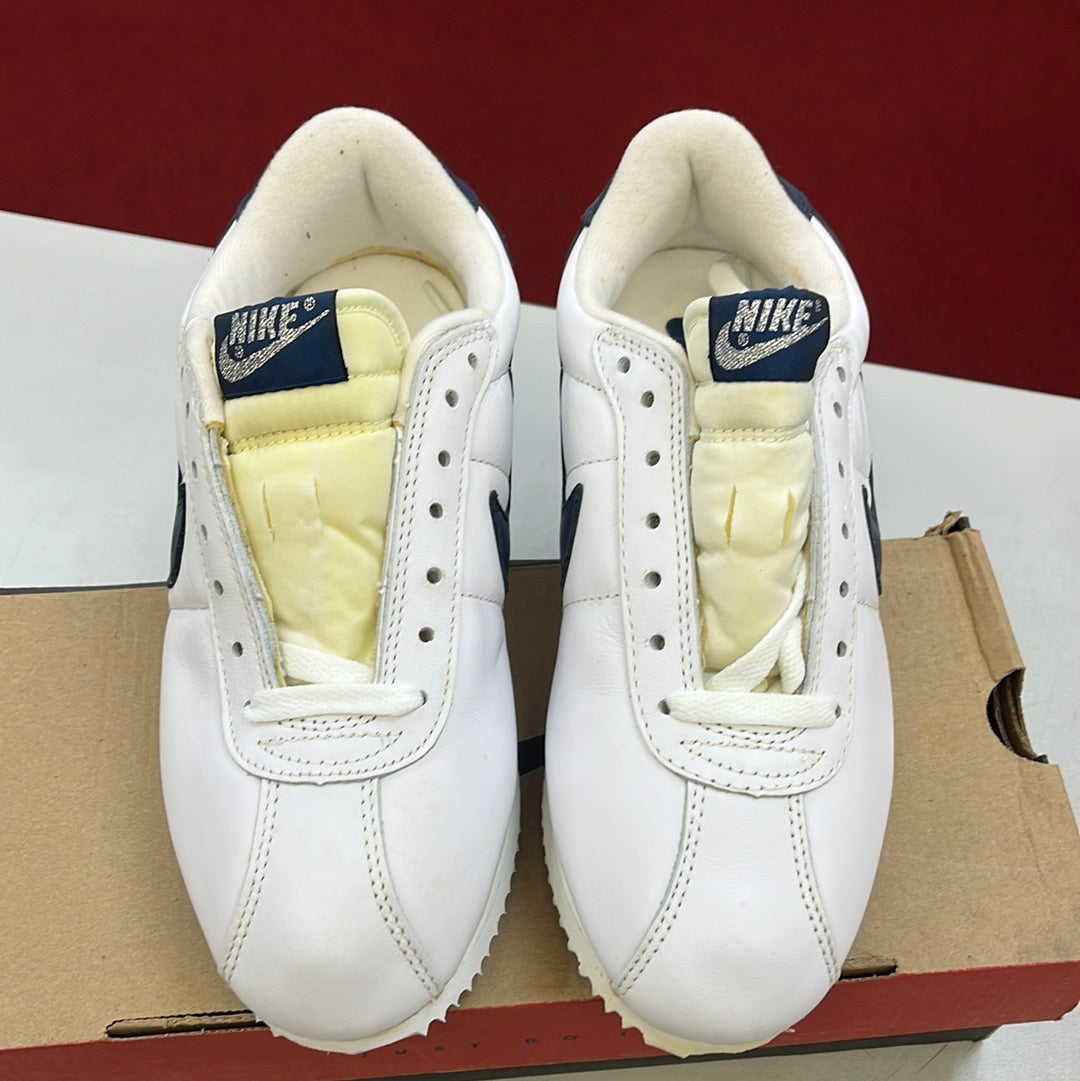 SZ 7.5 Men. 1996 Nike Leather Cortez.