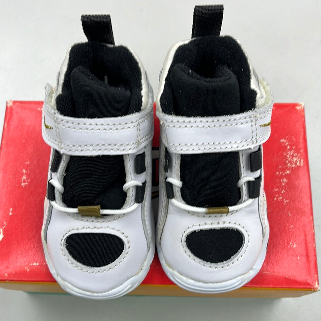 SZ 2.5C. 1995 Baby Nike Fly Mid.