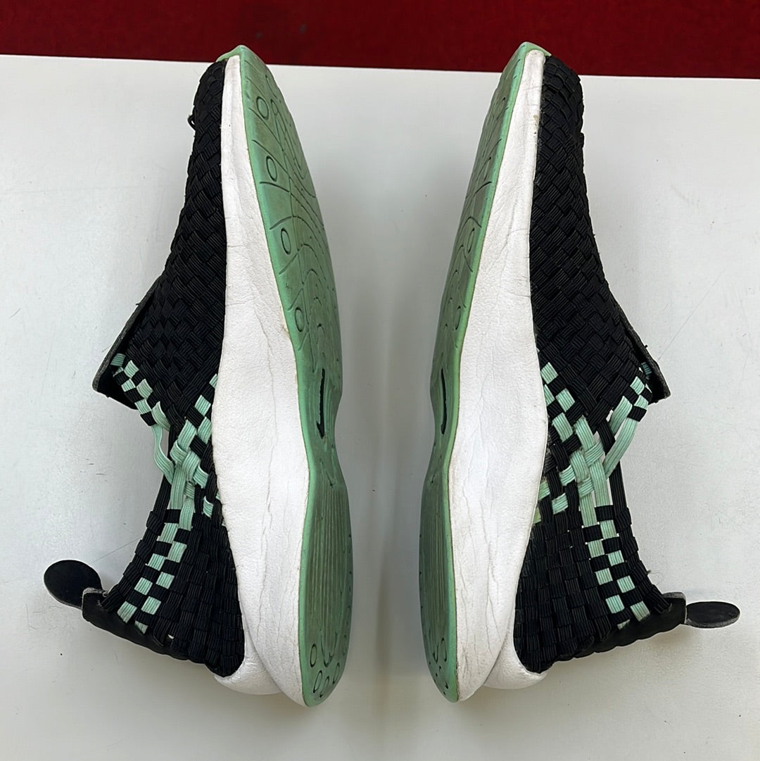 SZ 10 Men. 2008 Used Nike air Woven.
