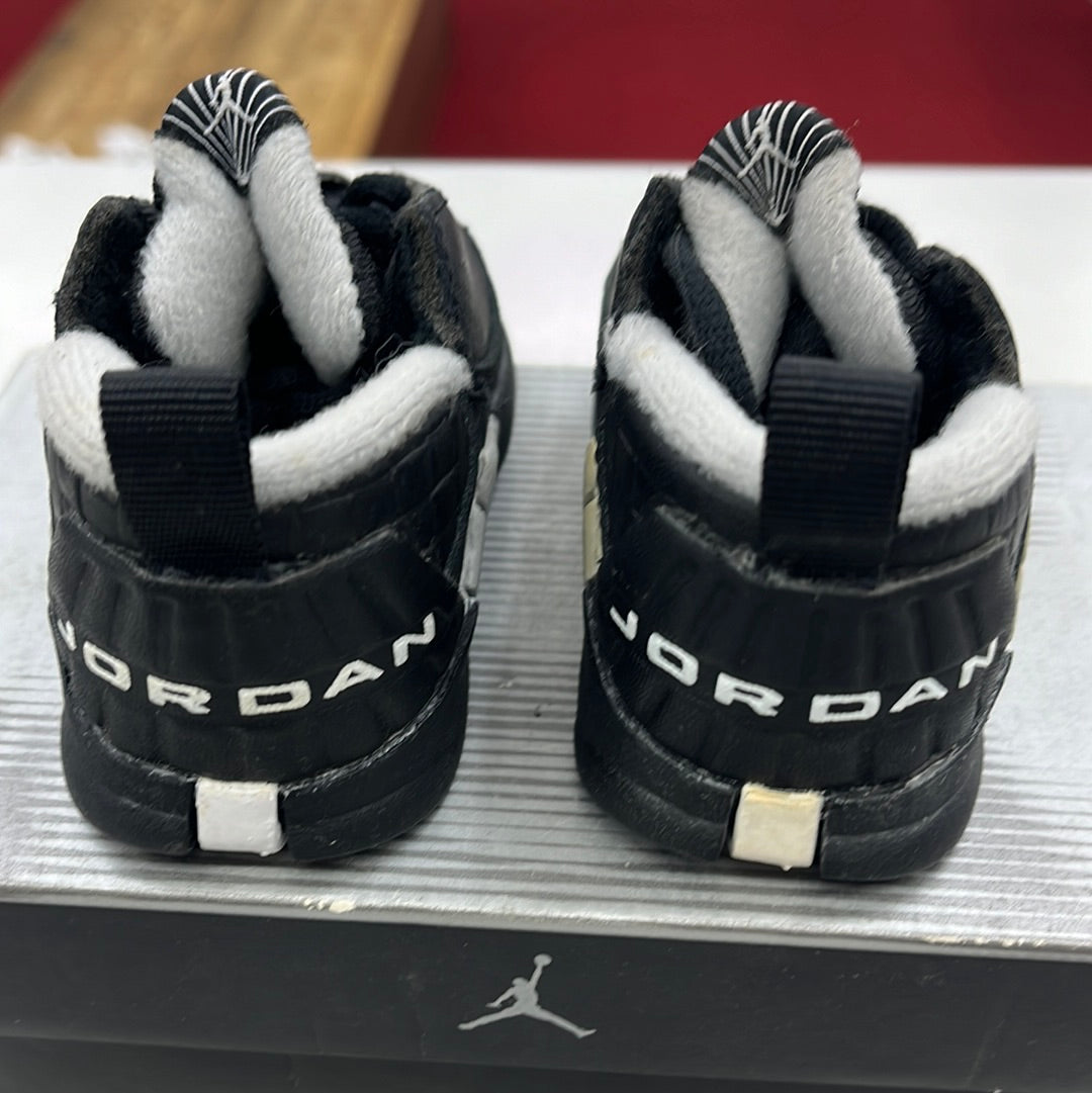 SZ 2C. 2000 Baby Jordan XV low Black.
