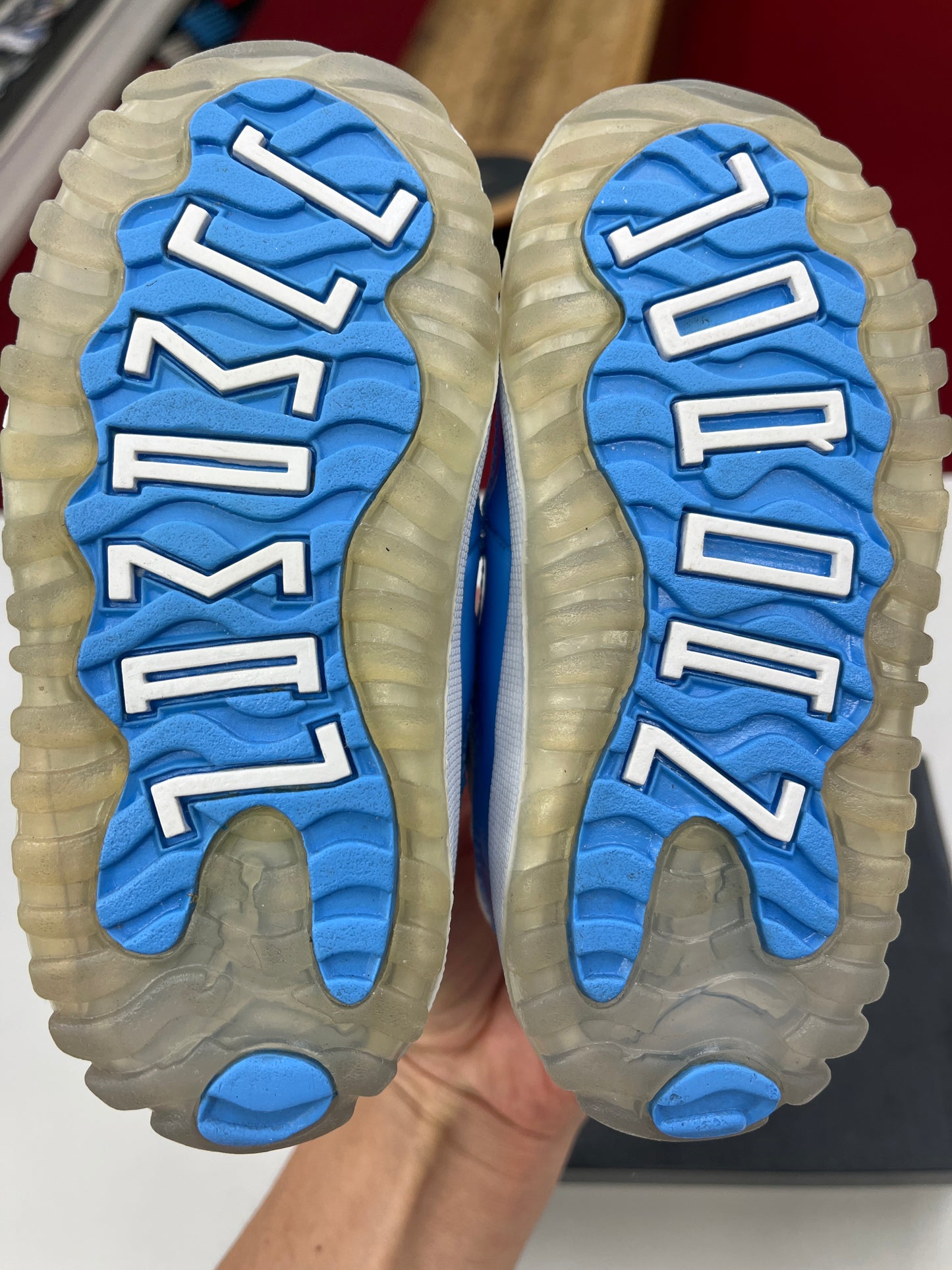 SZ 8C. Used 2016 Jordan 11 Retro Univ Blue.