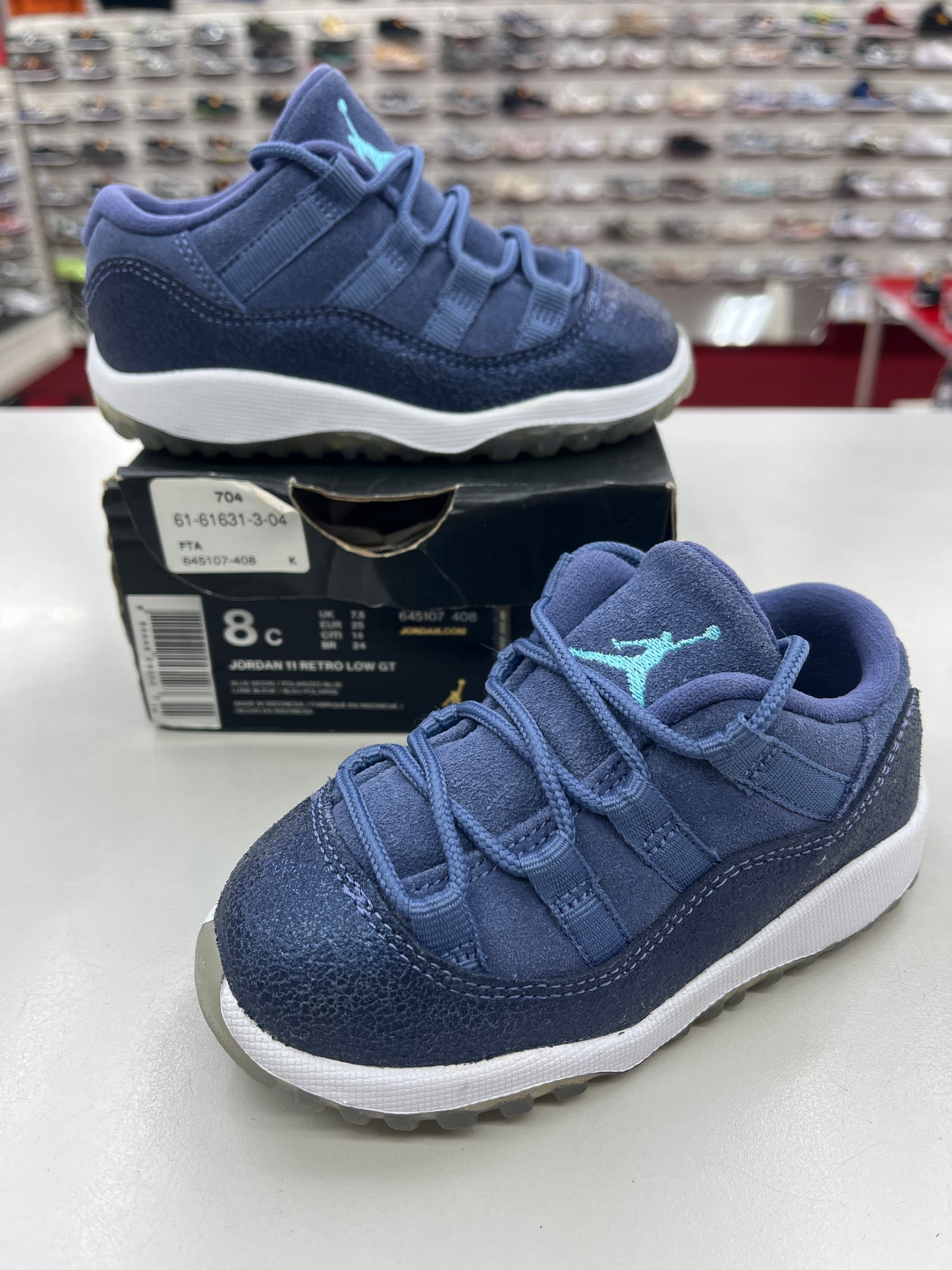 SZ 8C. Used 2016 Jordan 11 retro Blue Moon.