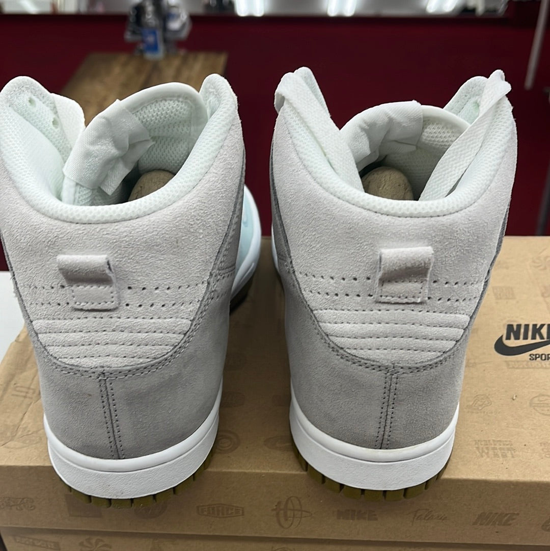 SZ 8.5 women. 2008 Nike Dunk Hi Pale Blue.