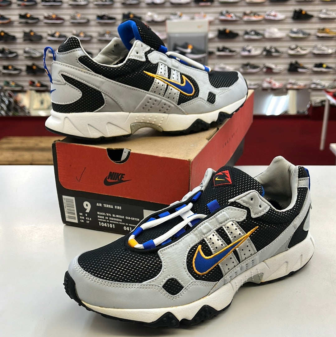 SZ 9 Men. 1997 Nike Air Terra Fire.