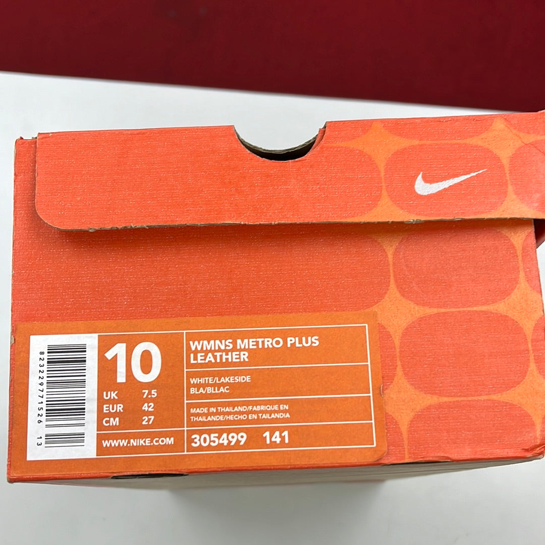 SZ 10 Women. 2002 Nike Metro Plus Leather.