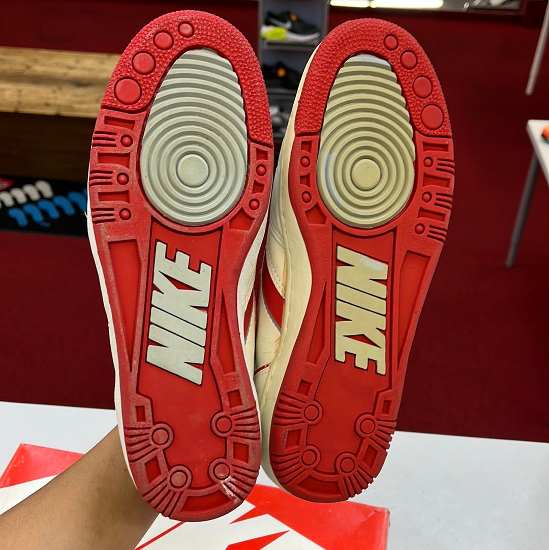 SZ 8.5 men. 1988 Nike Sky Force Low.