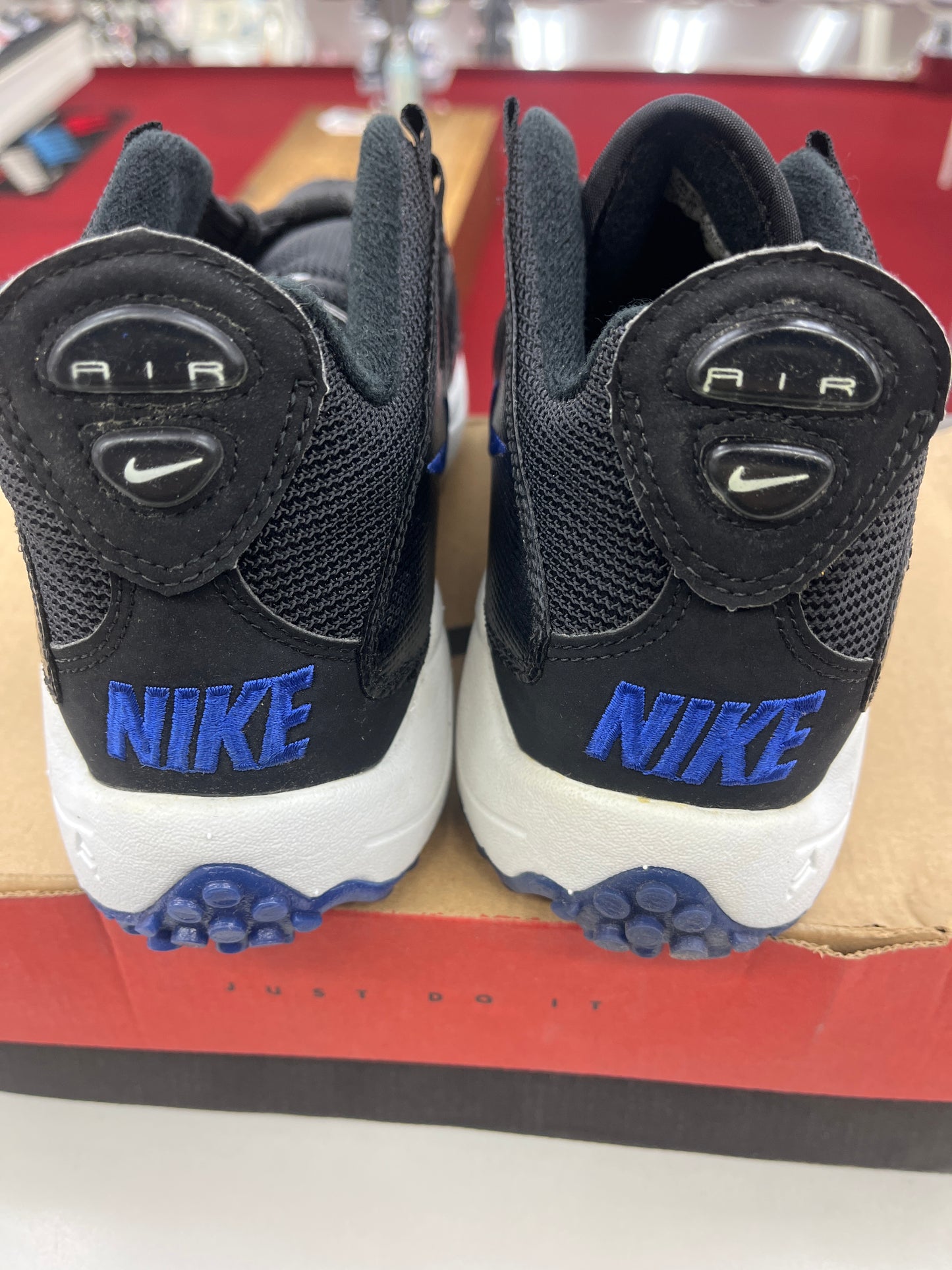 SZ 11 Men. 1996 Nike Air Turf Raider Low Royal.