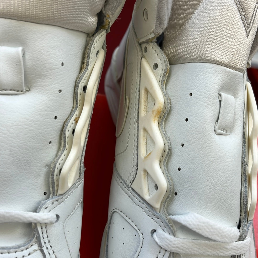 SZ 9 men. 1990 Nike Air Sabre Flight.