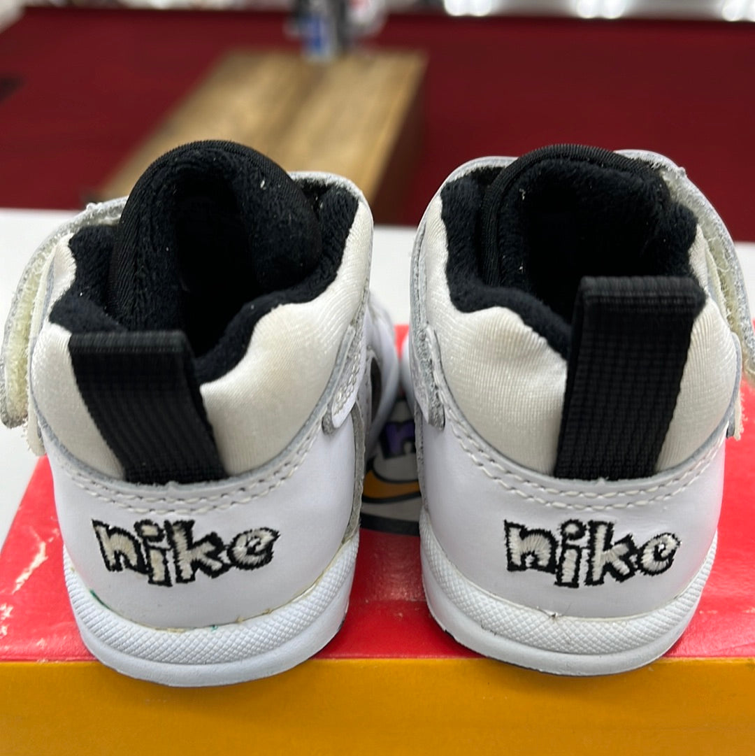 SZ 2.5C. 1995 Baby Nike Fly Mid.