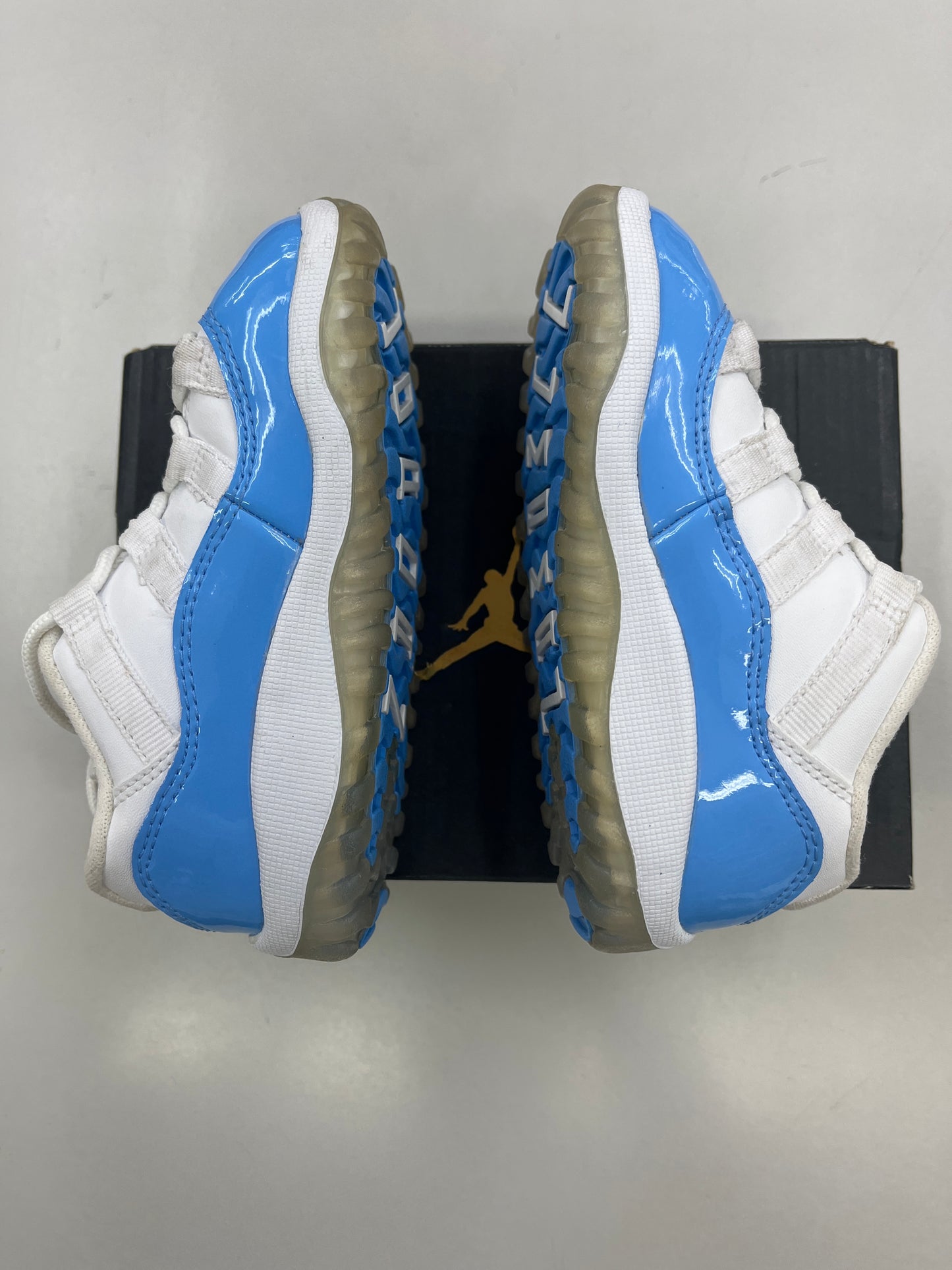 SZ 8C. Used 2016 Jordan 11 Retro Univ Blue.