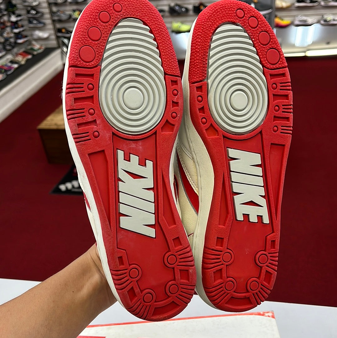 SZ 9 Men. 1988 Nike Sky Force Low.