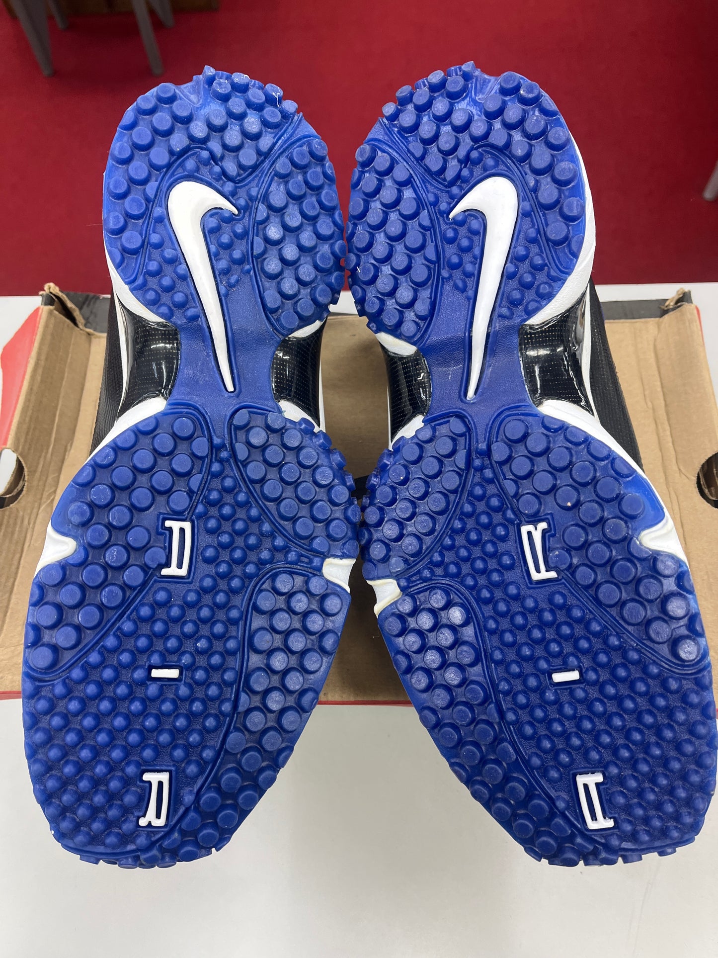 SZ 13 Men. 1996 Nike Air Turf Raider Low Royal.