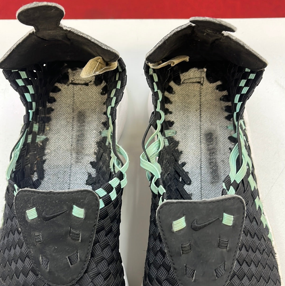 SZ 10 Men. 2008 Used Nike air Woven.