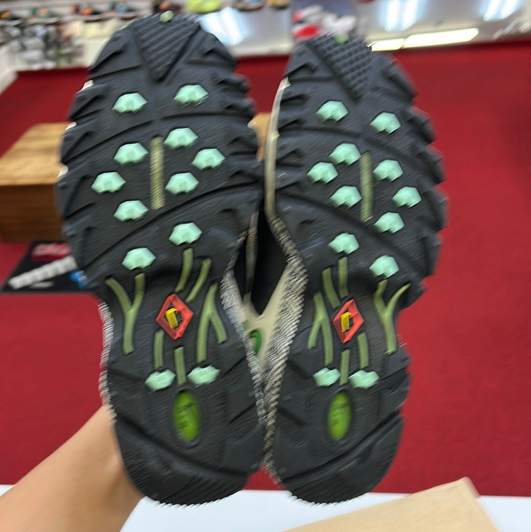 SZ 7 Women. 1998 Nike Air Terra Triax.