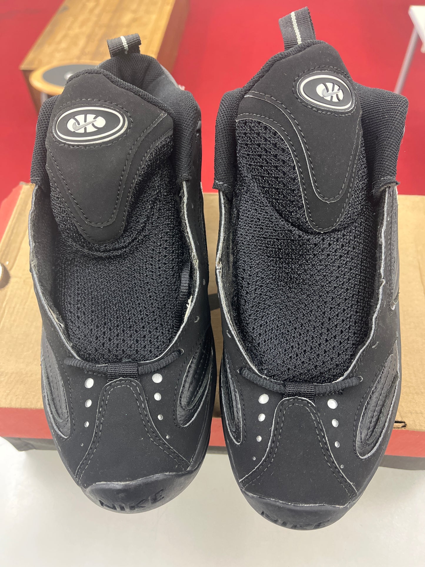 SZ 9 Men. 1997 Nike Air Pure Uptempo.