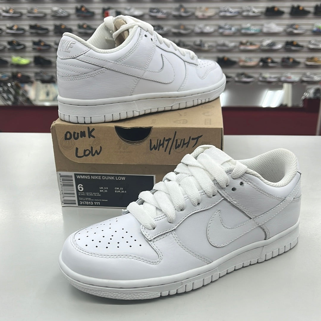 SZ 6 women. 2008 Nike Dunk Low.