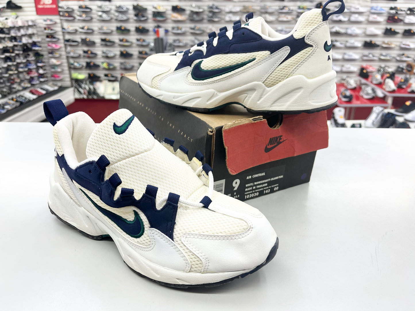 SZ 9 Men. 1996 Nike Air Contrail White Teal.