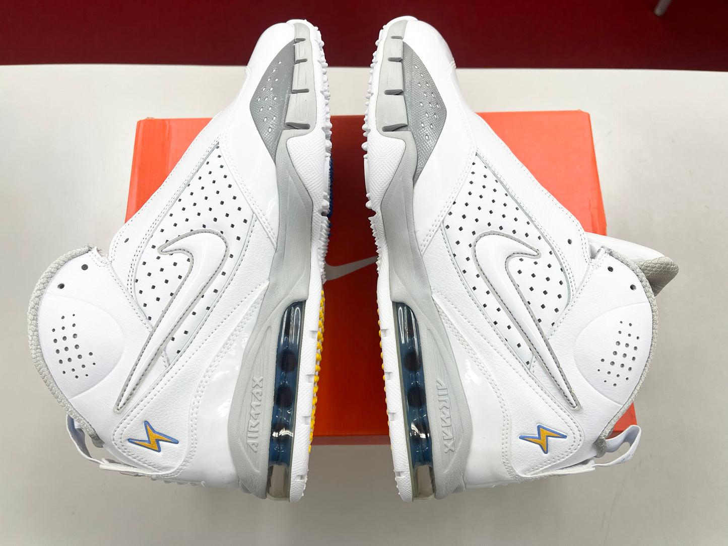 SZ 10 Men. 2009 Nike Air Max LaDainian Tomlinson.