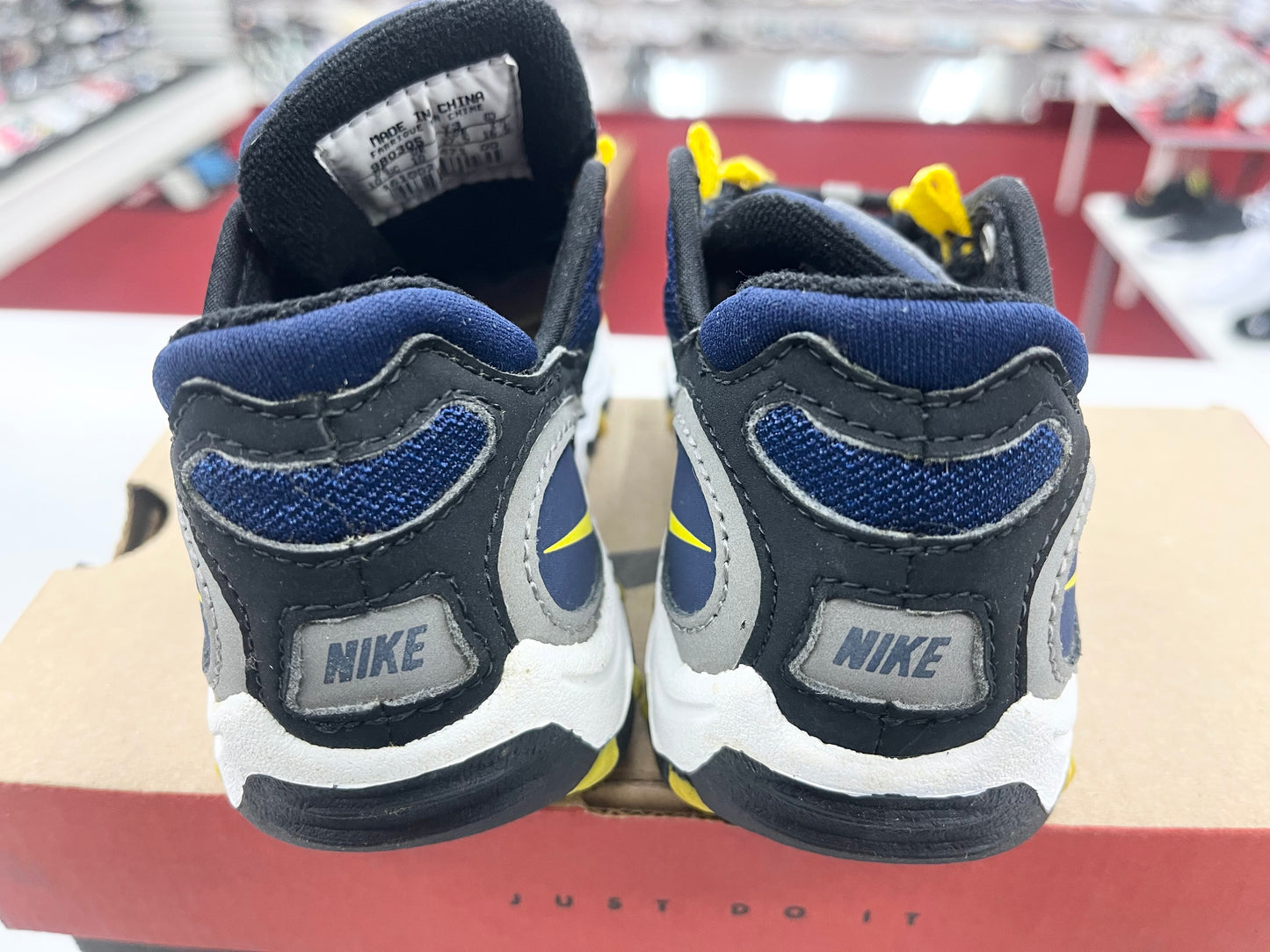 1997 Kid Nike Sunder Low Navy Maize.