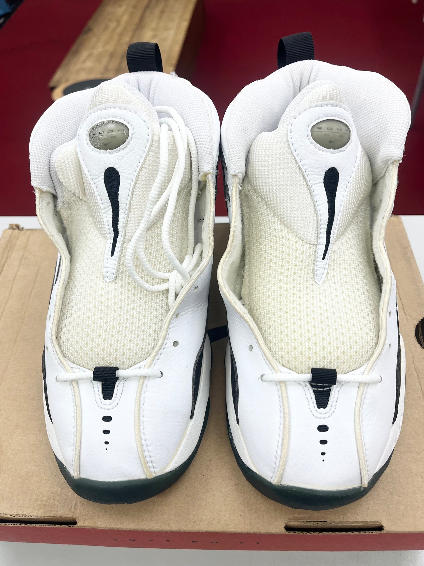 SZ 8 Men. 1997 Nike Air Hawk Flight.