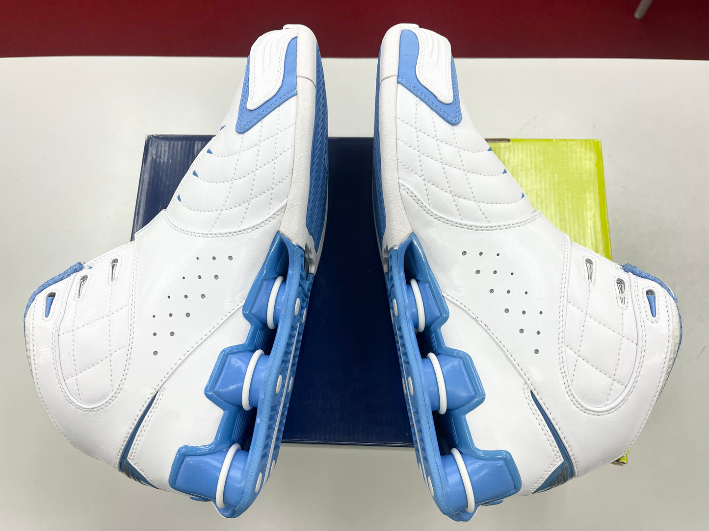 SZ 10 Men. 2005 Nike Shox Vince Carter V.