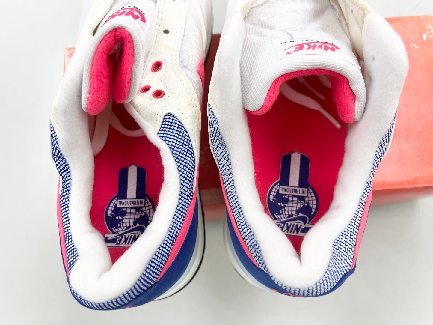 SZ 10 Men. 1990 Nike Air Apparent.
