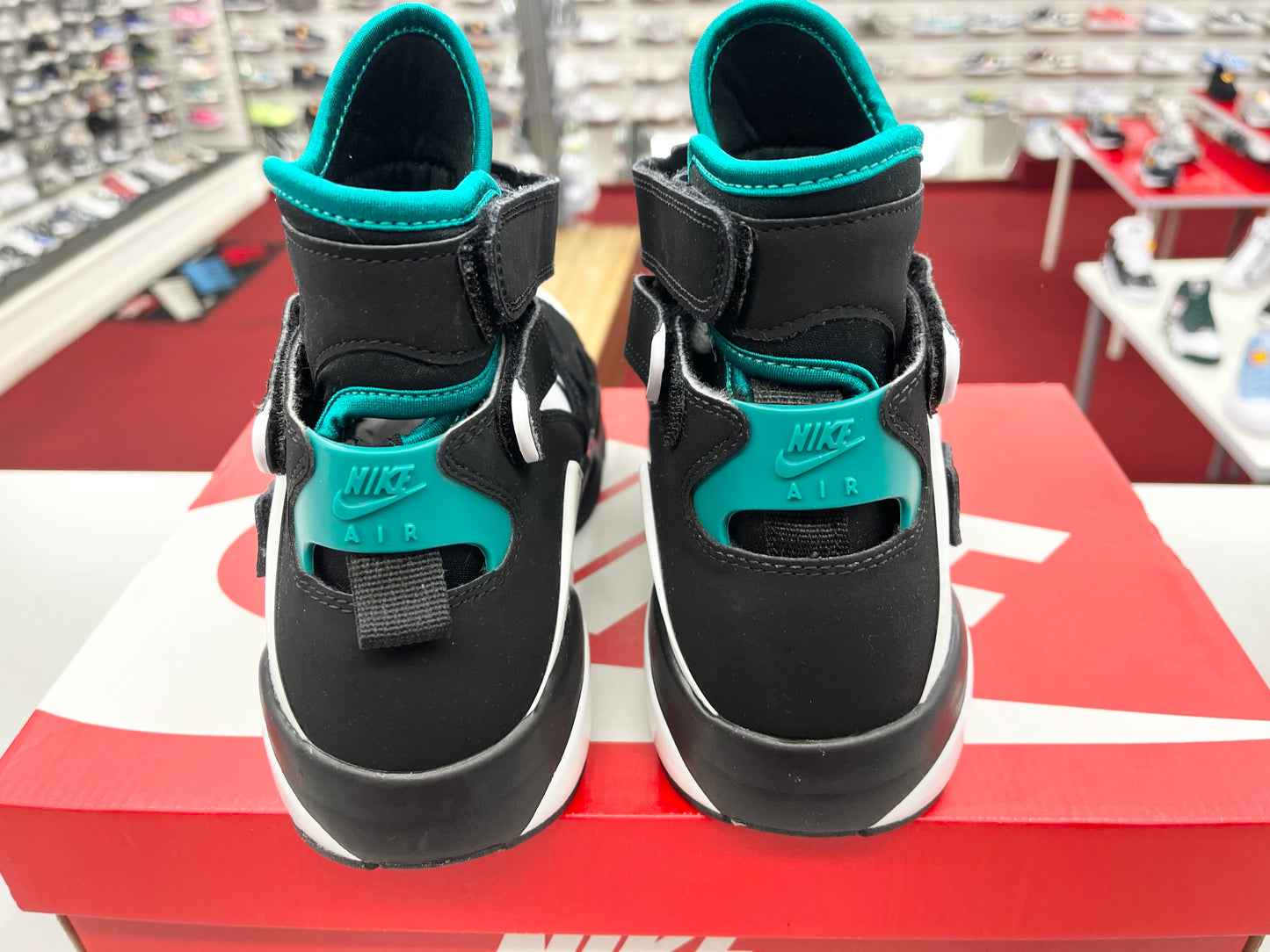 SZ 8 Men. 2016 Nike Air Unlimited David Robinson.